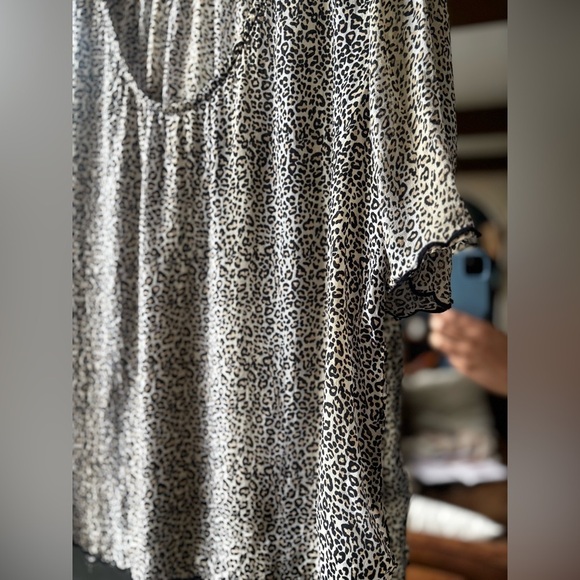 VELVET by Graham and Spencer | leopard print blouse | size small - Picture 3 of 4